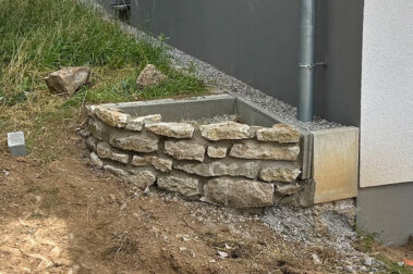 Beet aus Natursteinen