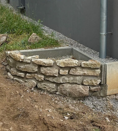 Beet aus Natursteinen