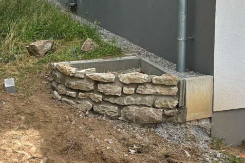 Beet aus Natursteinen